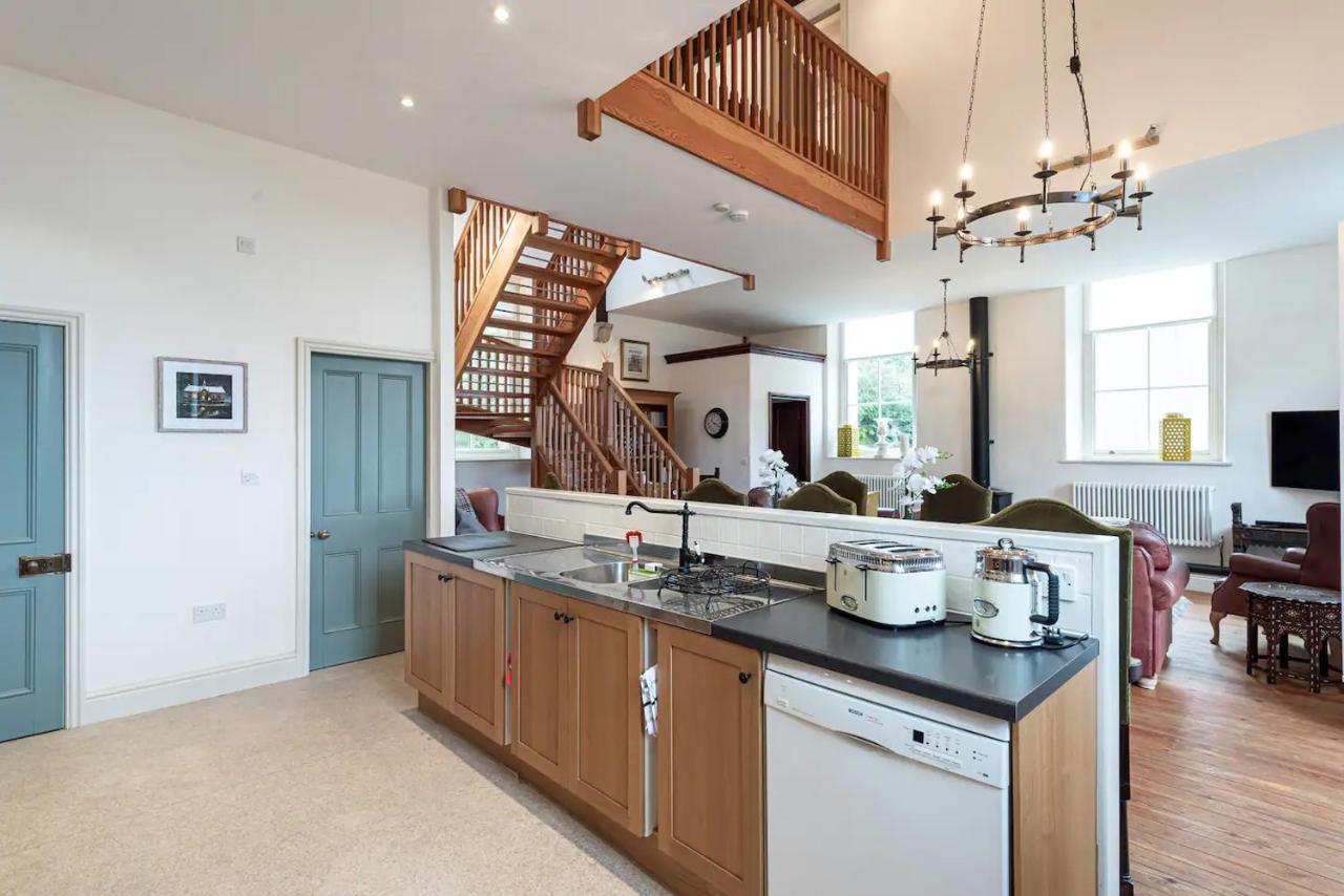 Converted Chapel, Stunning Sea & Mountain Views! Penmaenmawr Екстер'єр фото