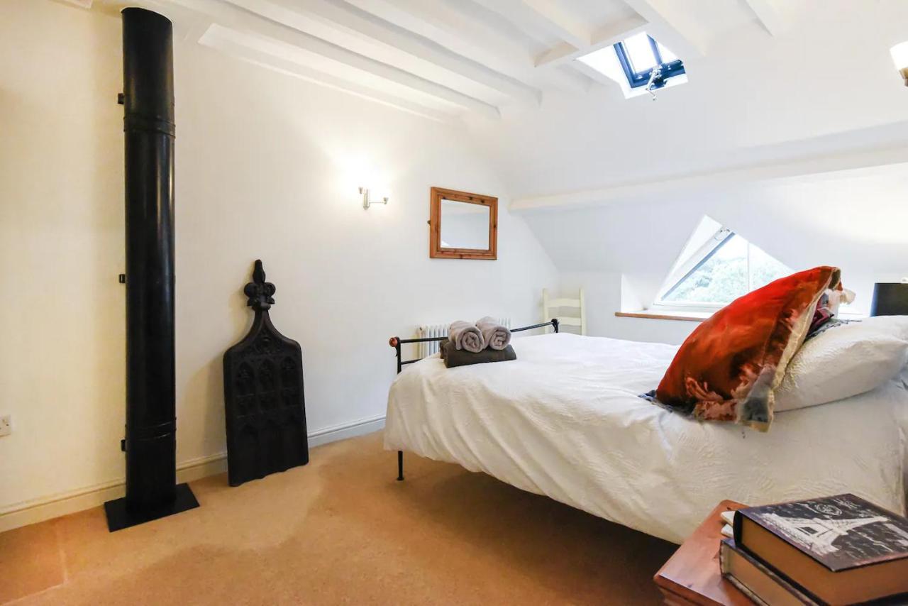 Converted Chapel, Stunning Sea & Mountain Views! Penmaenmawr Екстер'єр фото